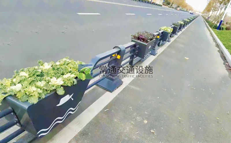 城市道路機非隔離花箱護(hù)欄